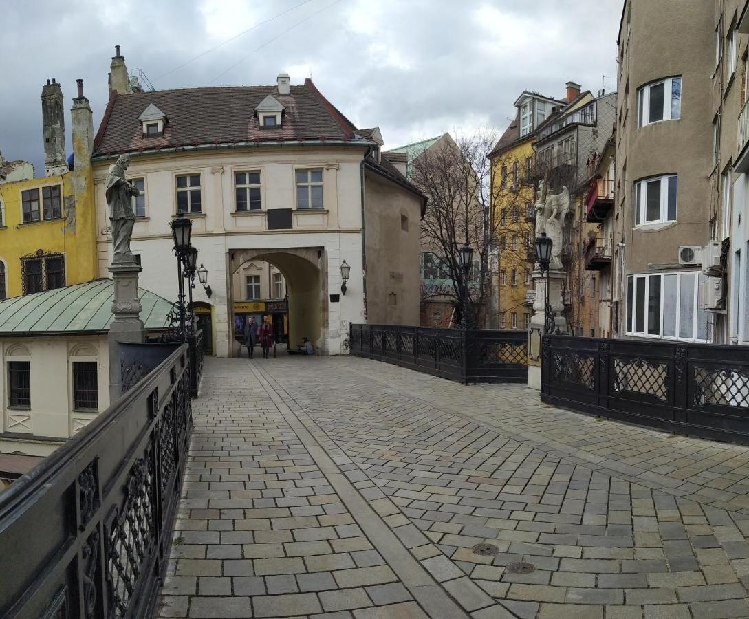 Krasny Byt S Vyhladmi V Historickom Centre Bratislava Bagian luar foto