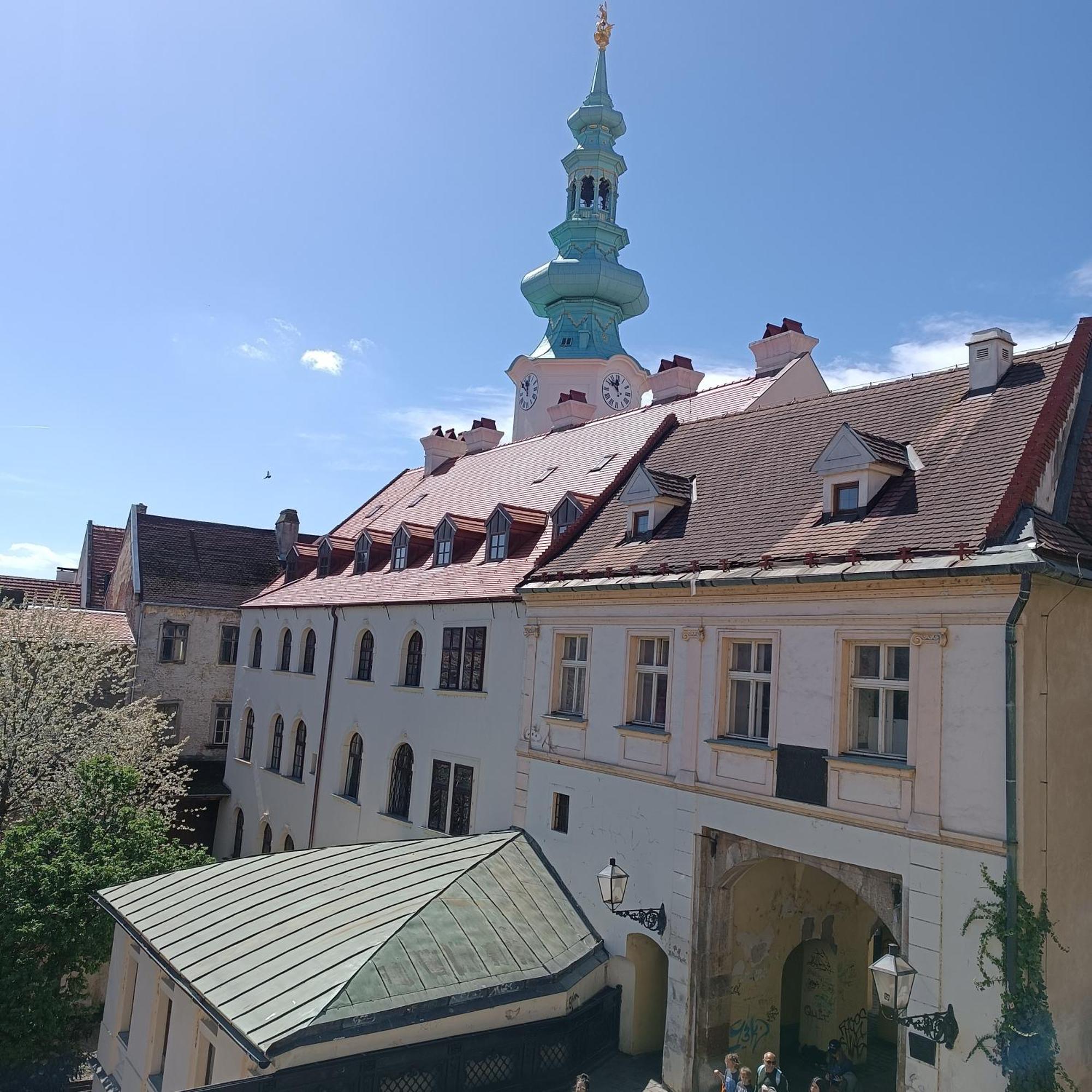 Krasny Byt S Vyhladmi V Historickom Centre Bratislava Ruang foto